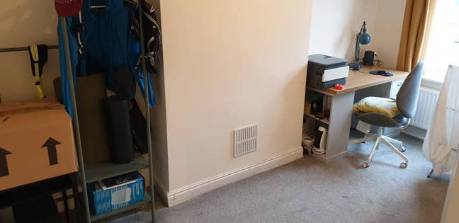 Spare room to rent  - double or single bed, £550pm Main Photo