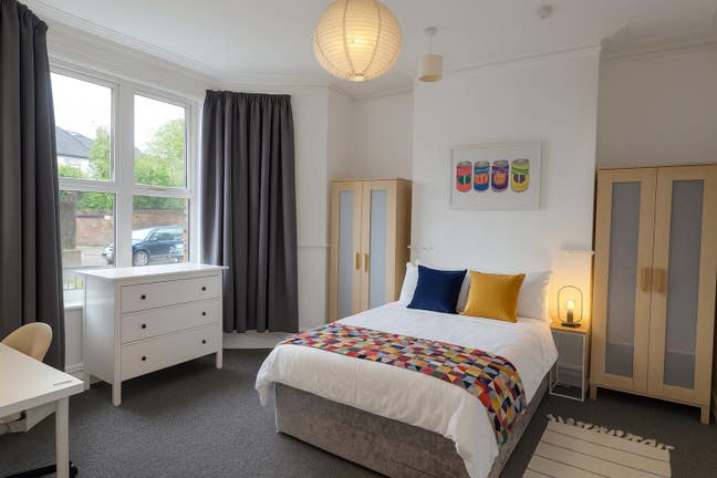 BS7 Luxury Double Room (Bay Windows) - No Deposit Main Photo