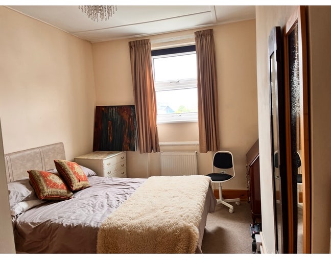 Double room available to rent Main Photo