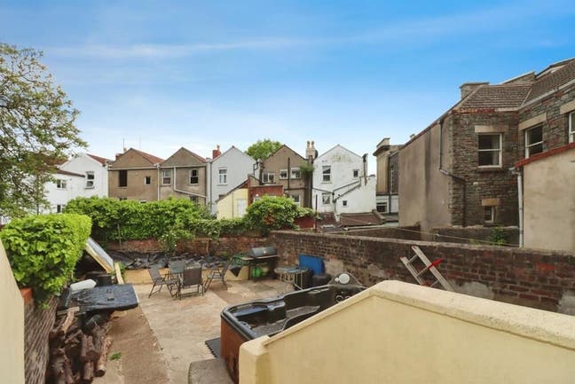 Double room in communal house in Easton Main Photo