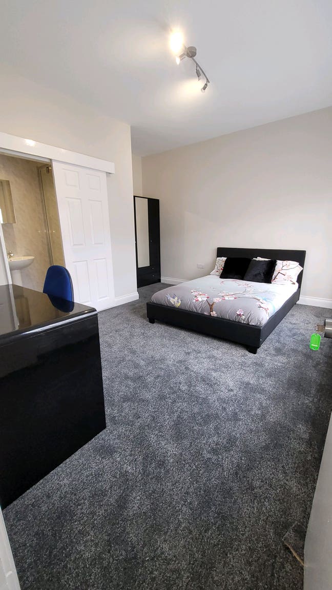 Ensuite Room Main Photo