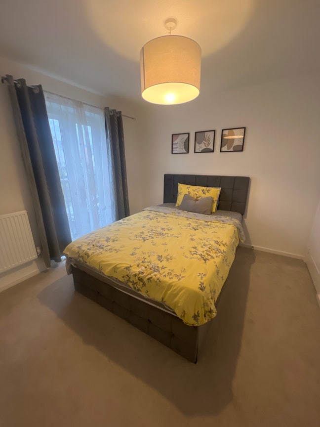 Room for Rent in fully furnished house in Grove Main Photo