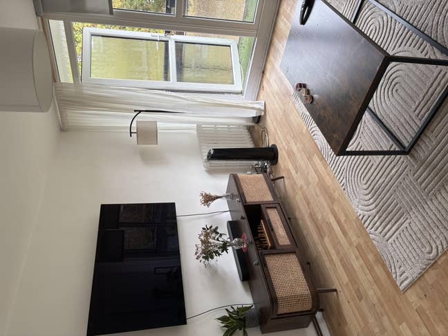 Bright & Spacious Room - £925 + Bills Main Photo
