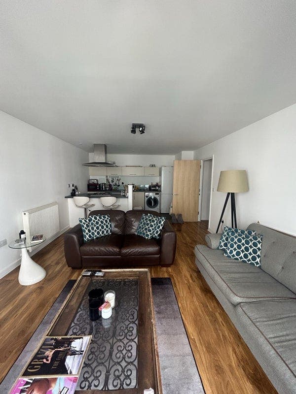 East London canal side flat with 1 other female Main Photo
