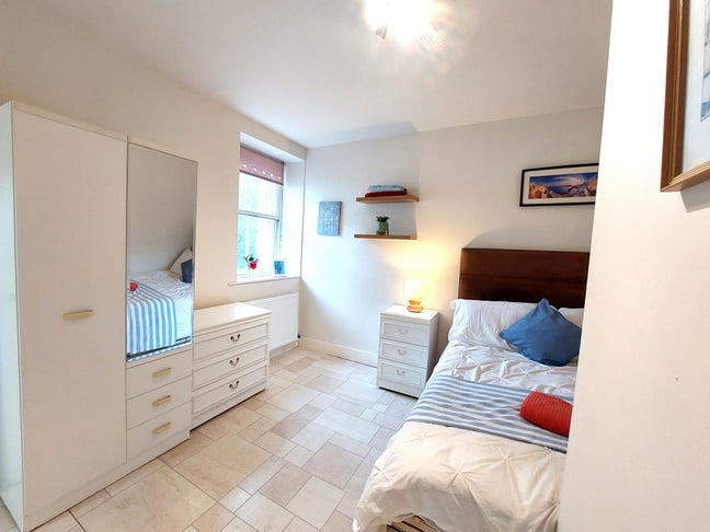 Ensuite double rooms near town centre Main Photo