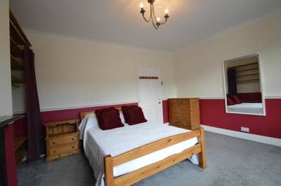 Graduate House 10 min walk into Town  Main Photo