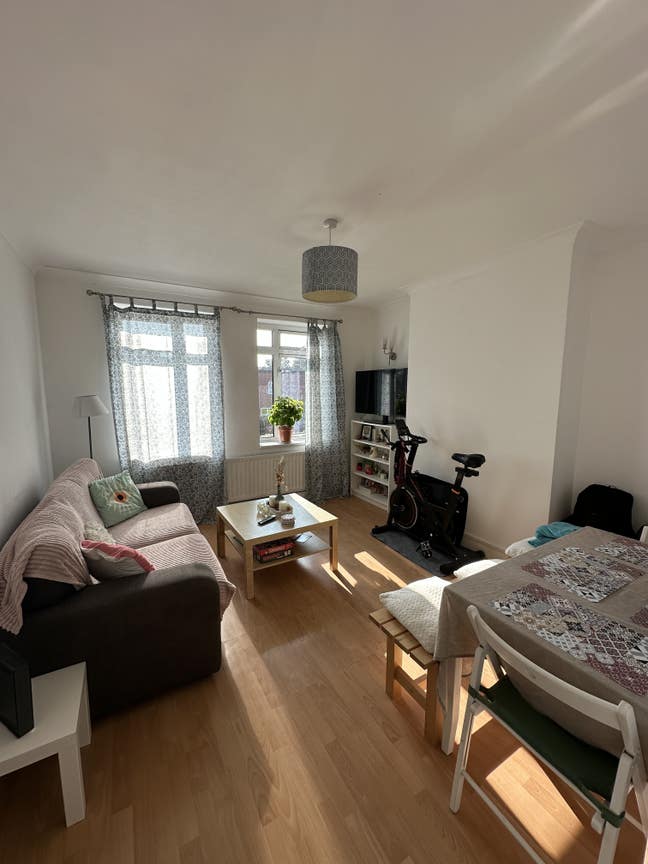 🌿 Spacious Double Room in Cozy Flat  Chiswick Main Photo