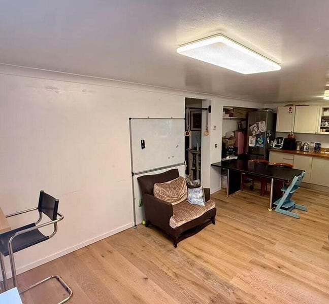 2 bedroom, 1 bathroom flat with wooden floor Main Photo