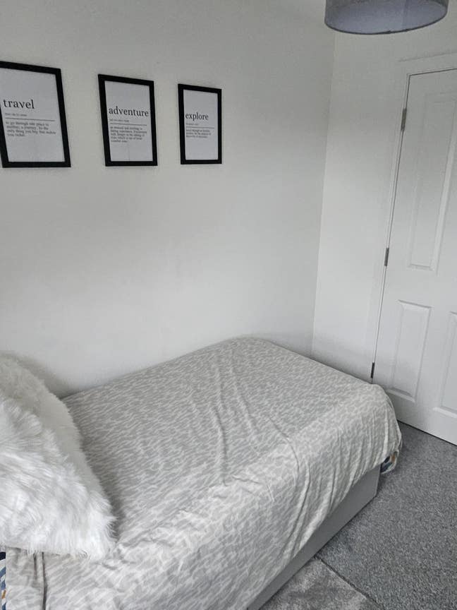 Single Room - Professional Female Main Photo