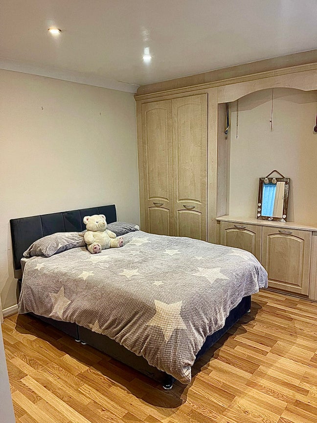STUDIO Room with Private Kitchen – £800/month Main Photo