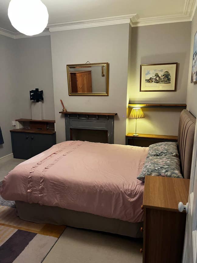 Large Double Room to let Main Photo