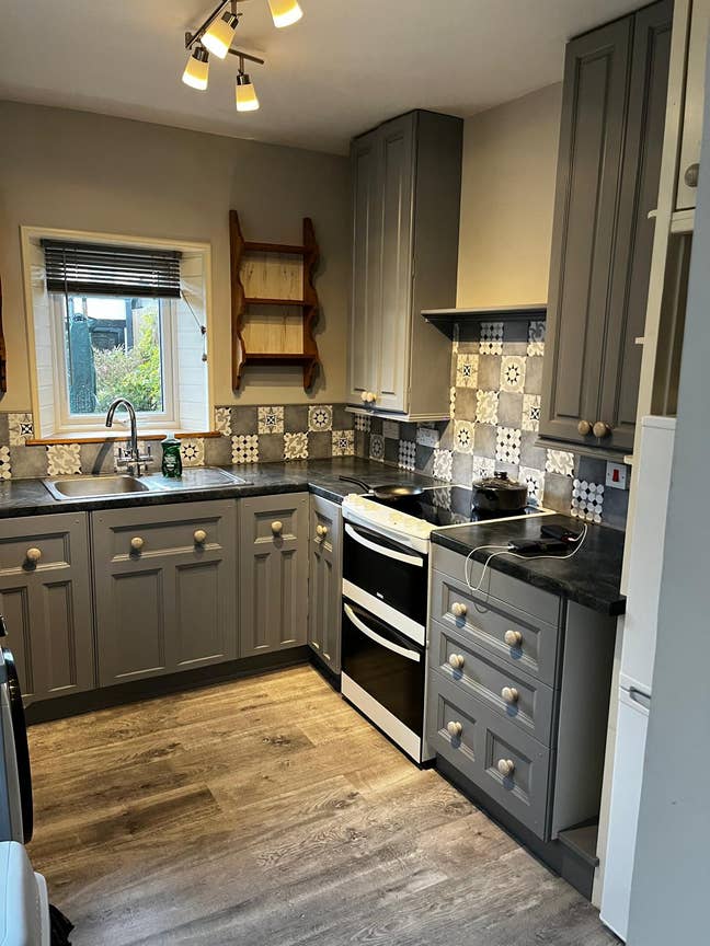 Large Double Room to let Main Photo