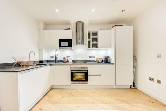 Modern 1 Bed E2 Hackney Rd Short-Med Lets BillsInc Main Photo
