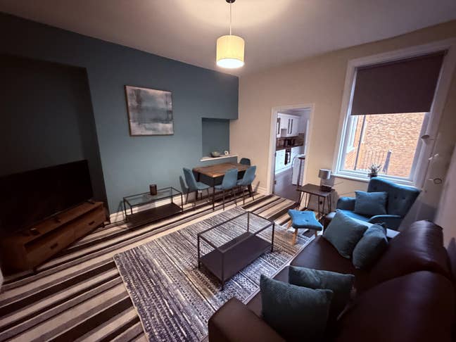 Rooms in Refurbished Maisonette Close to Chi Metro Main Photo