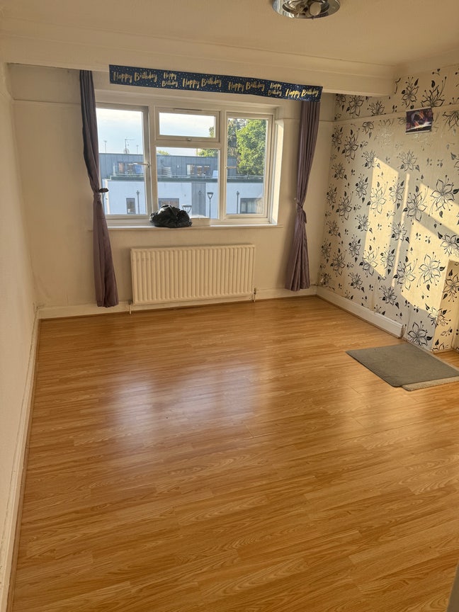 Room sharing with a male in a large double room Main Photo