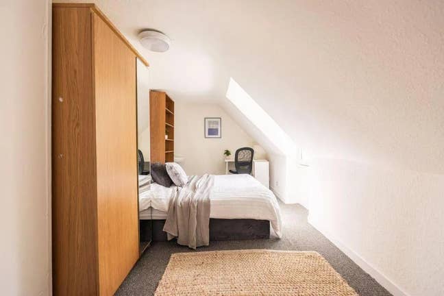 Room Available Main Photo