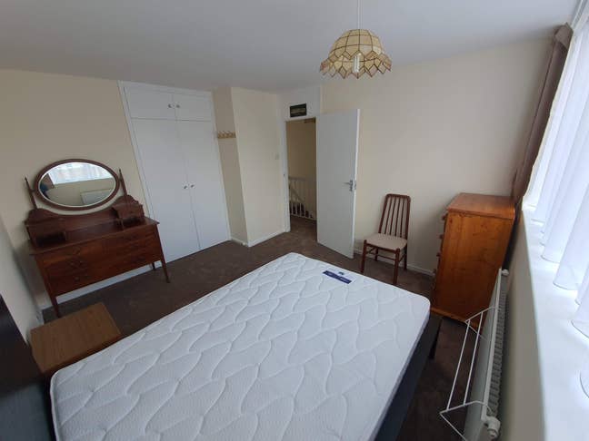 Large Room All Bills Included  Main Photo