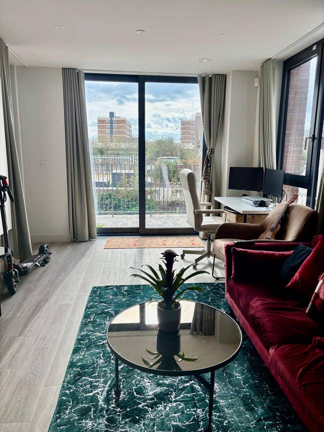 Great 2 bed 2 bath flat £1500 off first month Main Photo