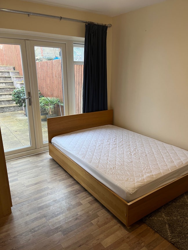 Double Room - available 15th Nov Main Photo