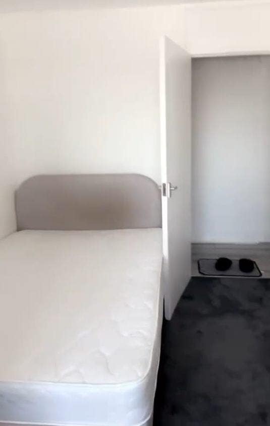 Double room is available for rent in - NW4 2BY Main Photo