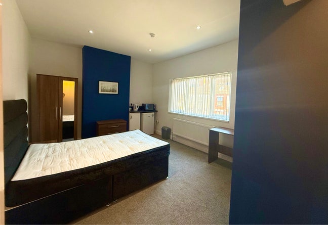 Earlsdon Village Large Ensuite Room Available Nov  Main Photo