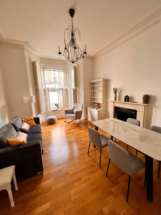 Chelsea Flat - room or flat available Main Photo