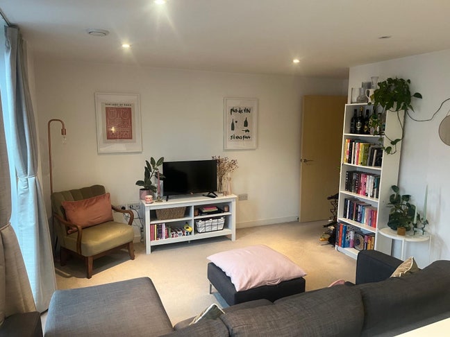 Double Bedroom in Lovely Wandsworth Flat Main Photo