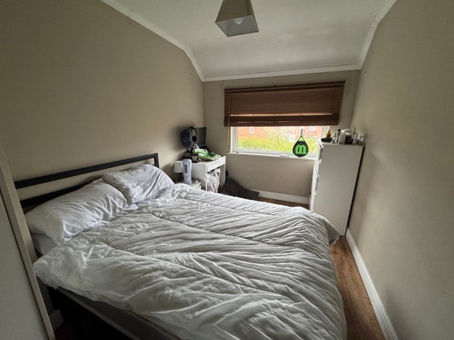 Double room in 2 bed house share! Main Photo