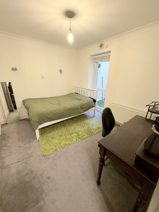 Modern Flat in Stoke Newington Main Photo