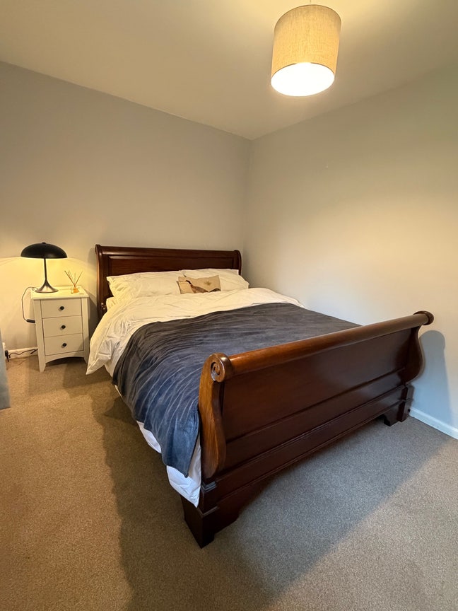 Double bedroom in Salisbury including Virgin TV Main Photo