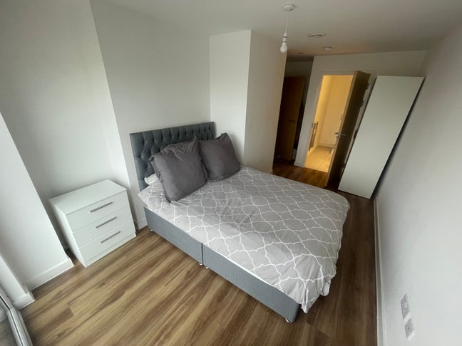 En-Suite room available in Salford Quays Main Photo