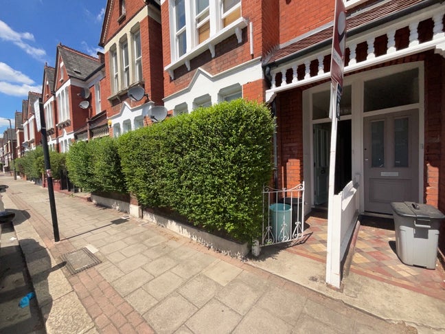 Clapham South Double | Bills Inc | Dec–Jan Start Main Photo