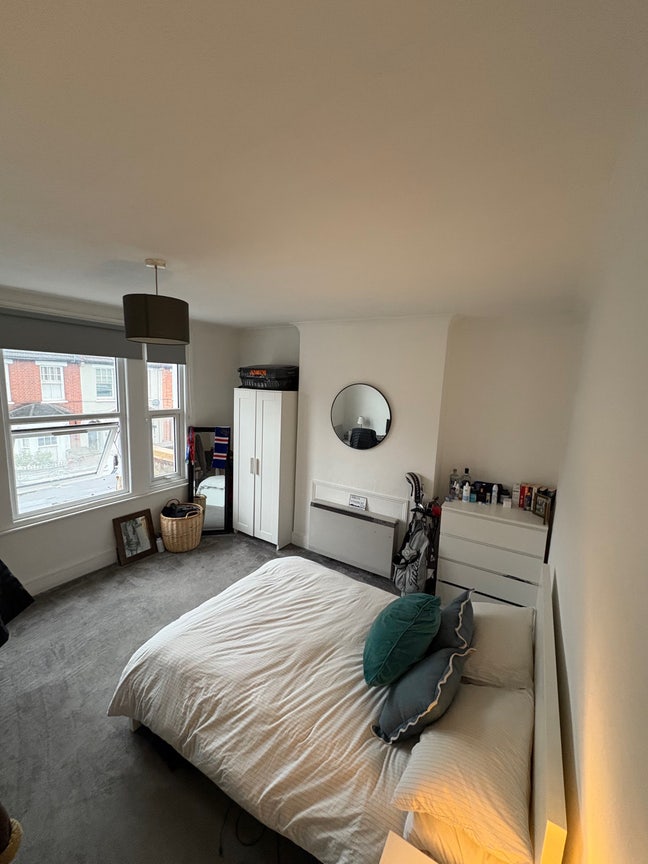 2 bedroom flat in the heart of Balham Main Photo