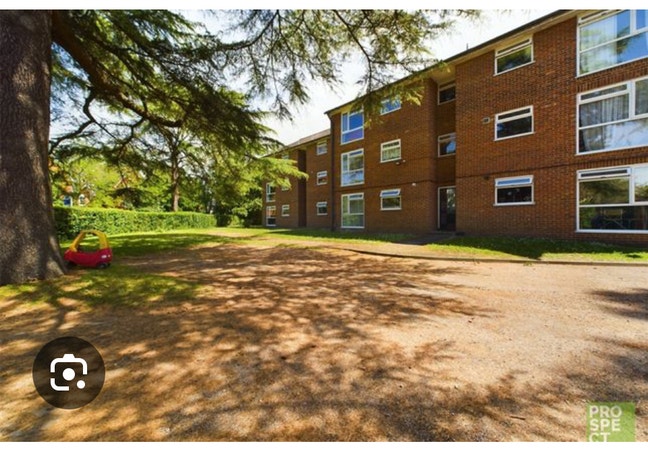 Cousy Large double room RG30 2ER Main Photo