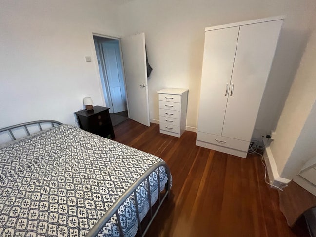 Bright & Comfortable Double Room in Battersea  Main Photo