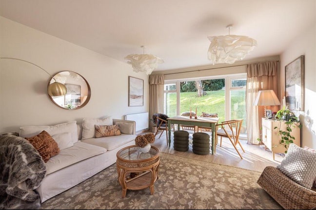 Lovely flat  available for short term let Main Photo