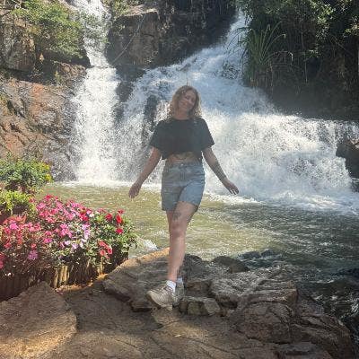 Friendly female professional looking for a room Main Photo