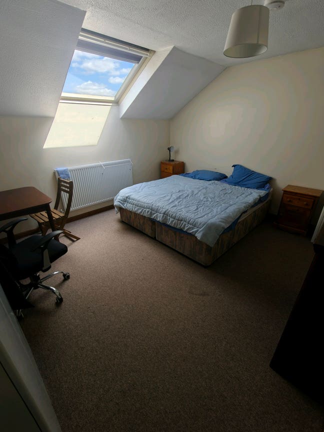 Large double room in Postgrad house share Main Photo