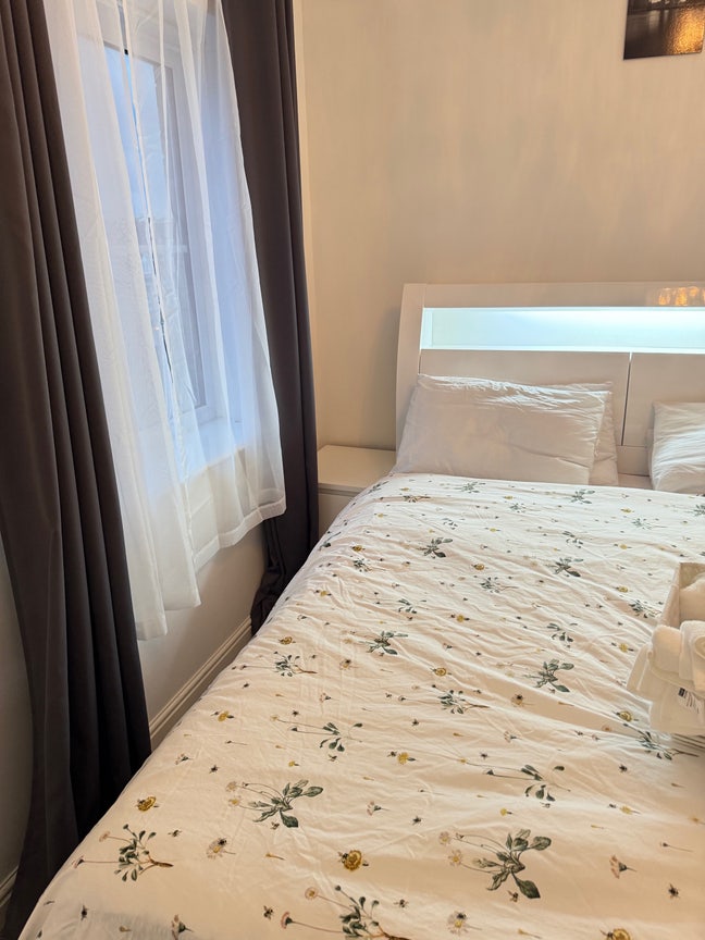 Luxury double room en-suite for rent. Main Photo
