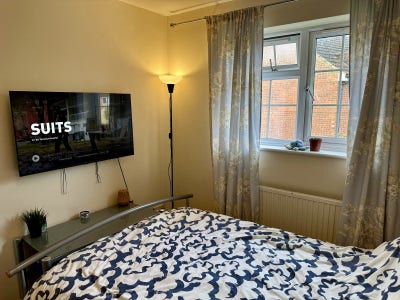 Bedroom with double bed, and an office/TV room !!! Main Photo