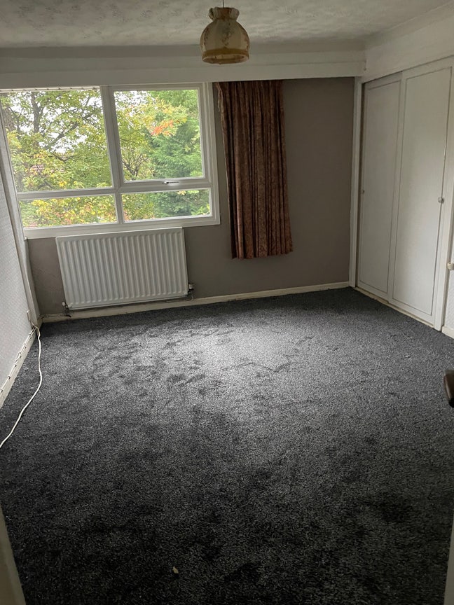 Clean, newly refurbished Double room available  Main Photo