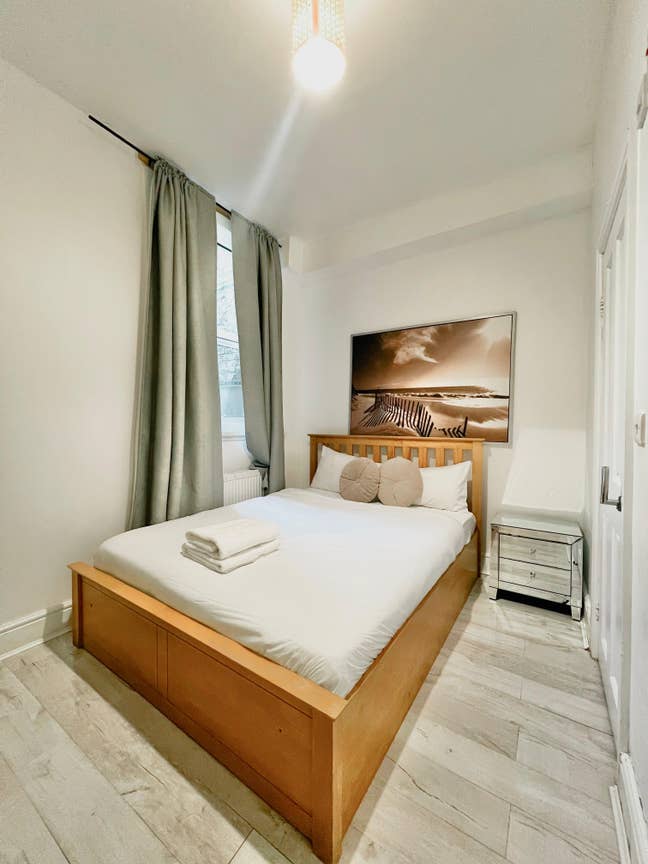 Large double room with private bathroom Main Photo