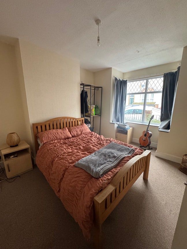 Large double room in Gloucester Road/Bishopston Main Photo