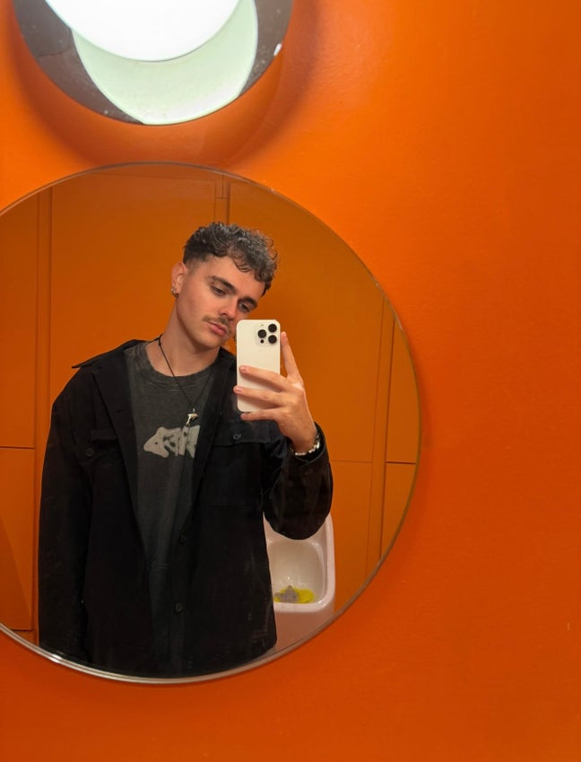 Looking for a flatmate Main Photo