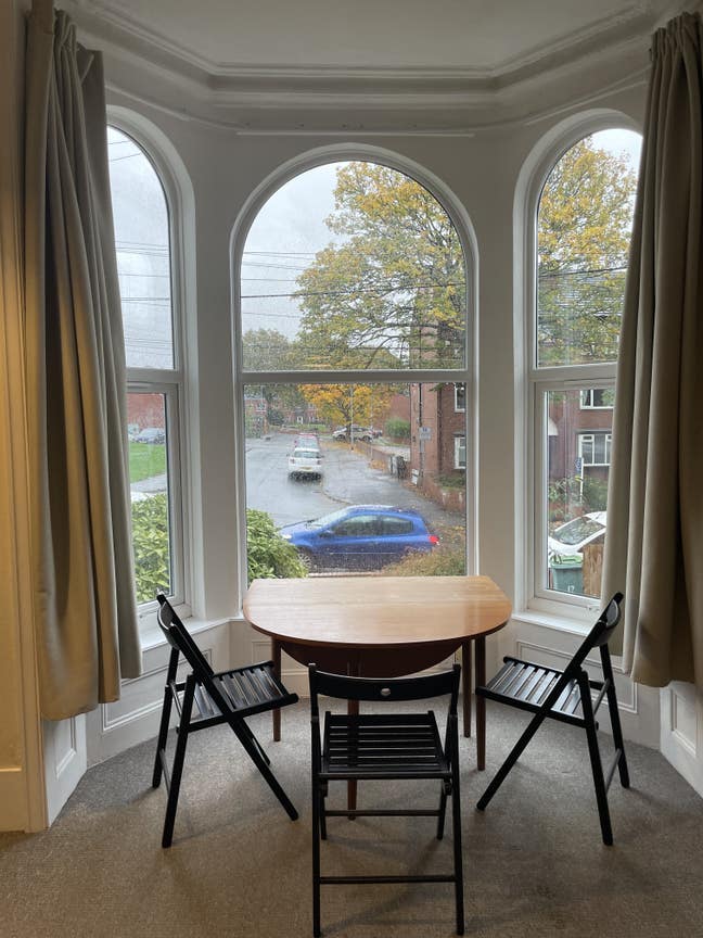 Spacious flat. 10 mins walk to Leeds centre Main Photo