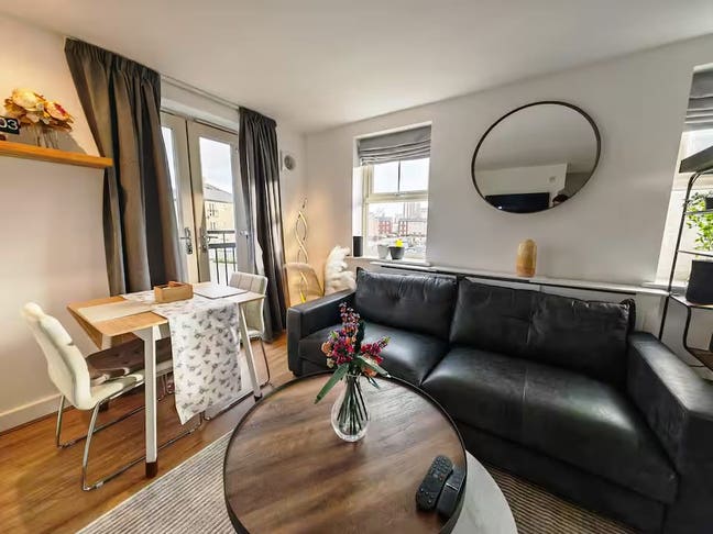 2 Bed Townhouse | City Location with Parking Main Photo
