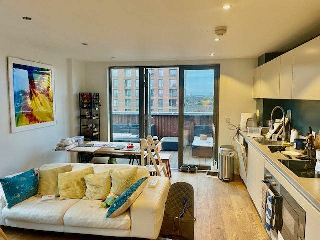 2 Bedroom Penthouse Apartment – Canning Town, E16 Main Photo