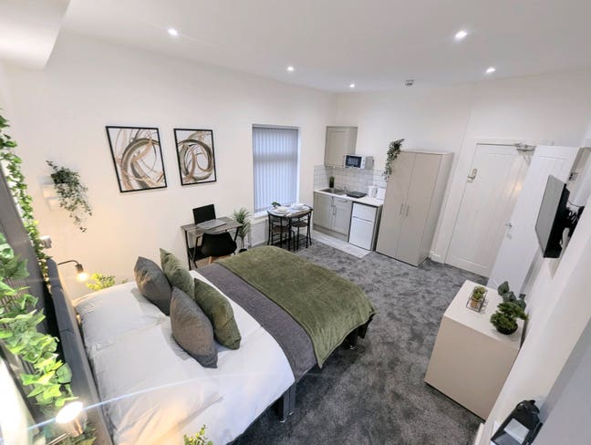 Brand New, Hotel Style, Ensuite,Kitchen in Room Main Photo