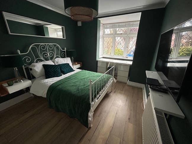 Spacious Double Bedroom   Main Photo