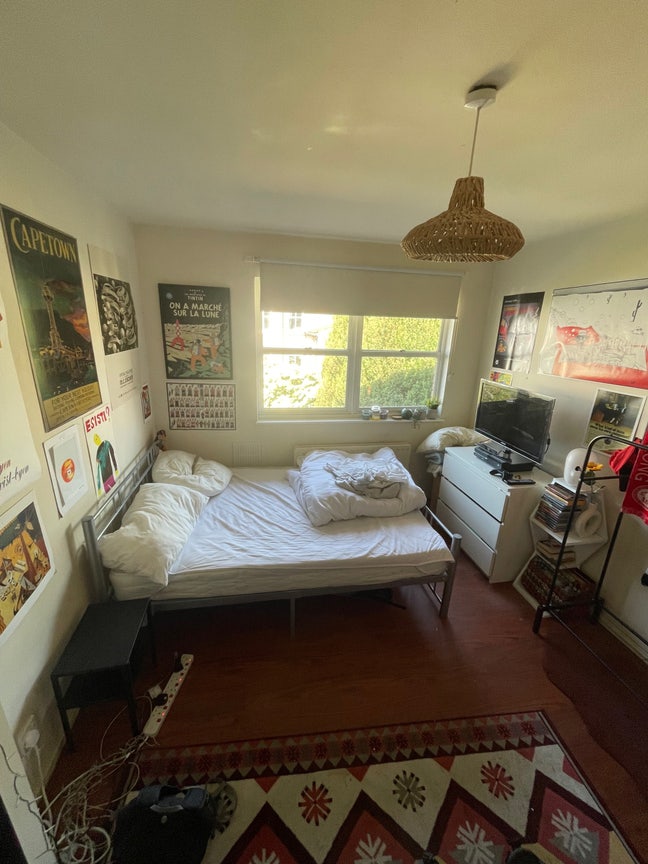 Furnished Room in 4-bed creative space / house  Main Photo